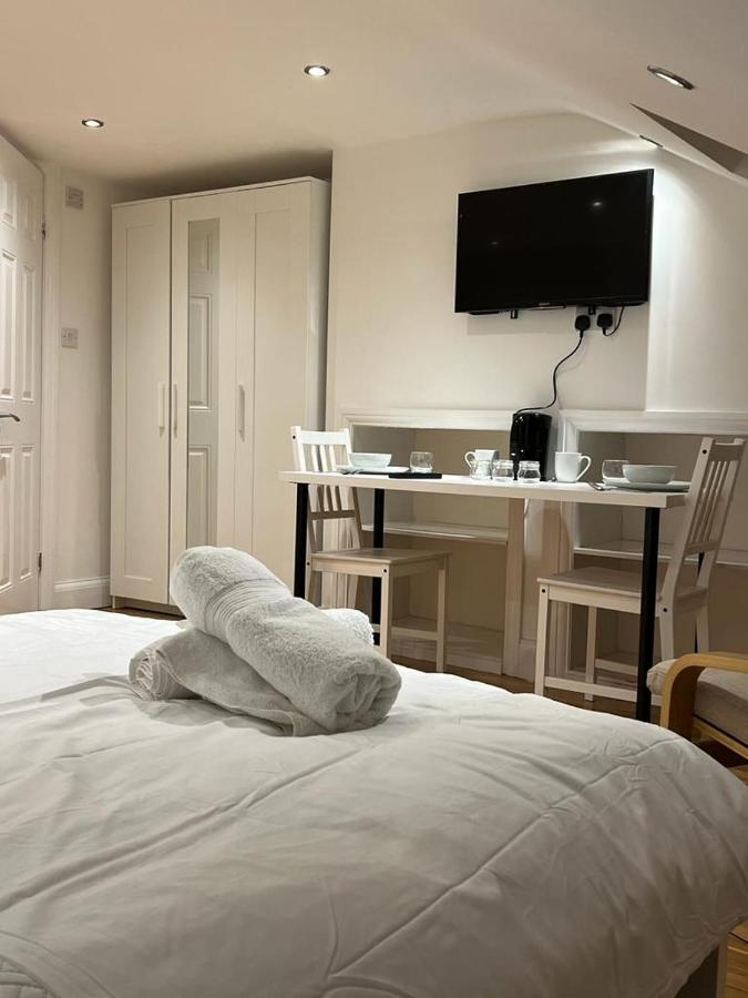 93 West Road Hotel ลอนดอน ภายนอก รูปภาพ